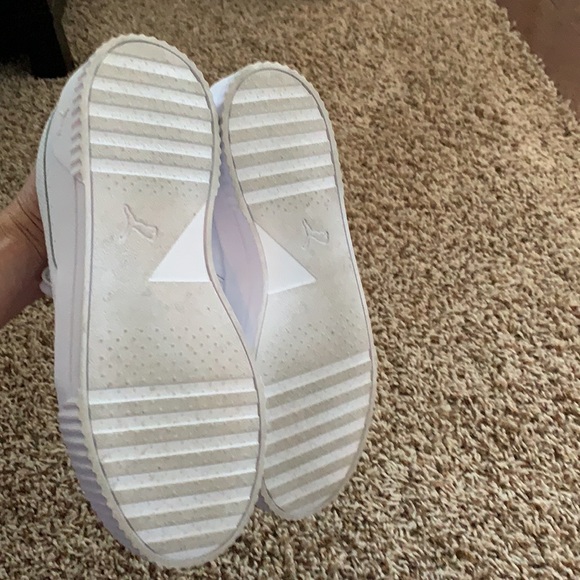 Puma shoes size 8.5 - Picture 2 of 2